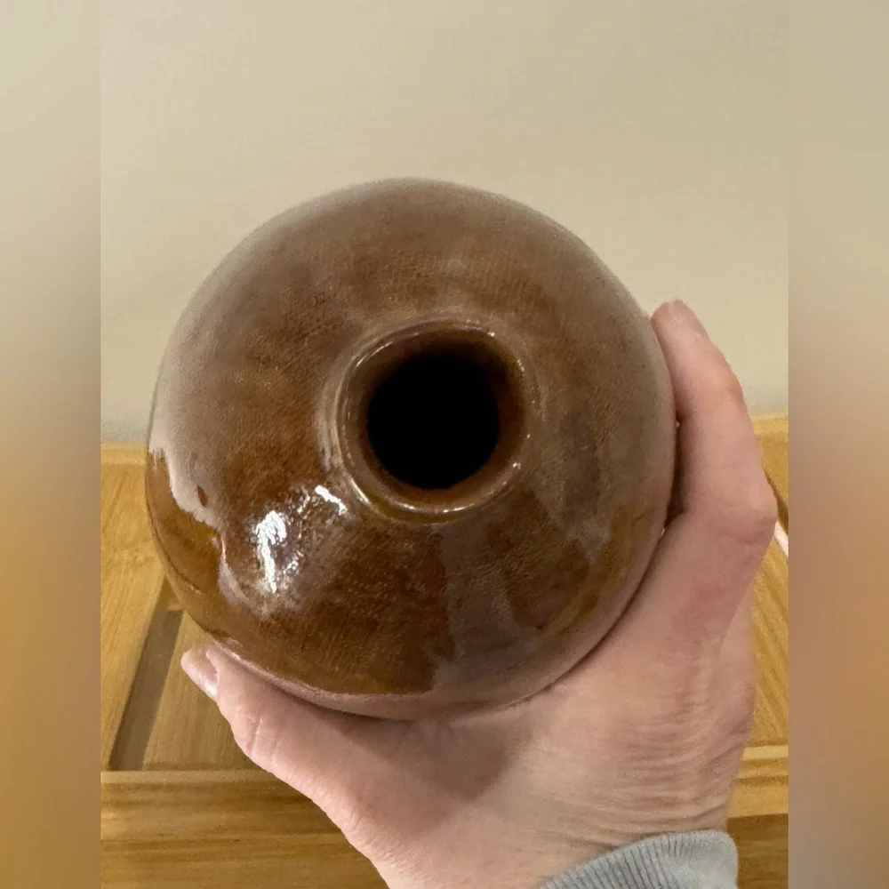 Hilda Flack Palm Beach Brown Tan Burlap Glazed Round ceramic Vessel Vase - Picture 4 of 7